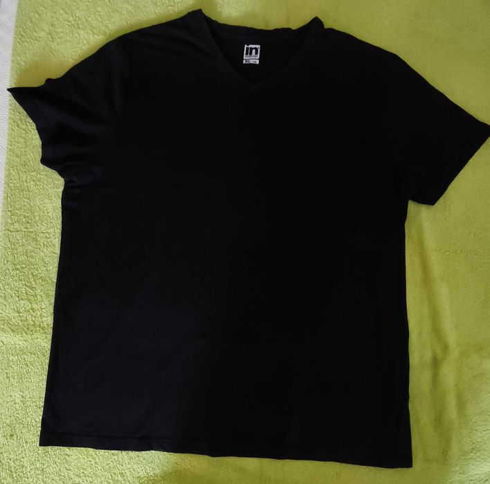 T-Shirt Preta de Algodão Manga Curta Decote em V - Homem (Tamanho XL)