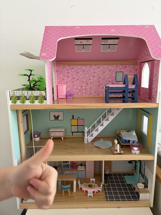 Sprzedam drewniany domek dla lalek z akcesoriami Lidl