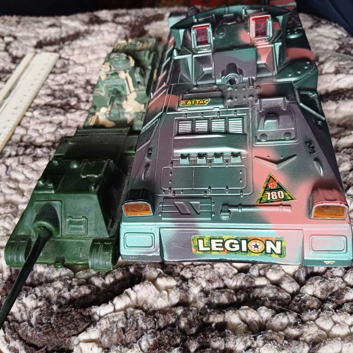 Танк большой, военная техника, игрушки модели