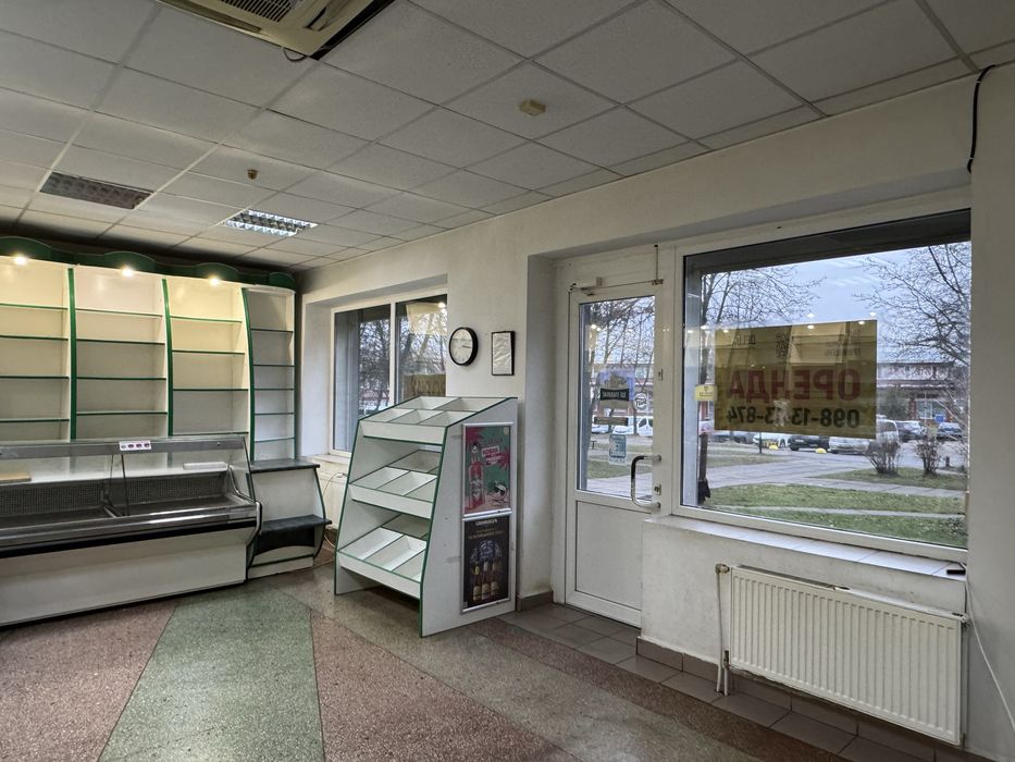 Продаж класного приміщення біля автостанції у Новояворівську