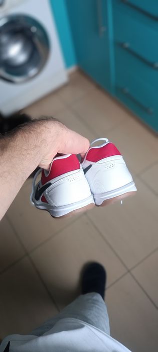 Продам новые оригинальные кросовки Nike Gato 45 размер