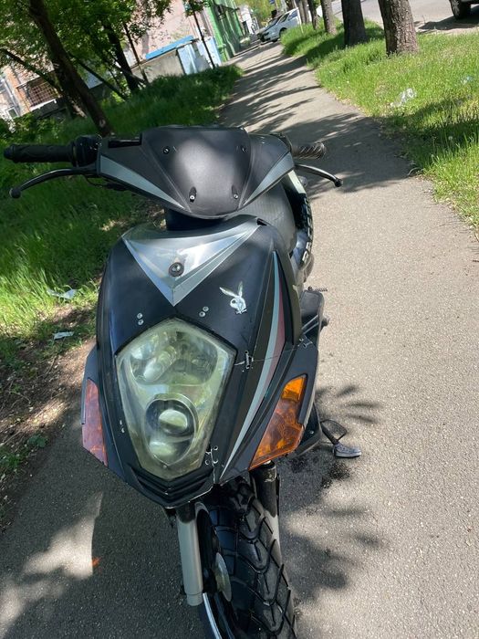 Продам скутер Viper r2