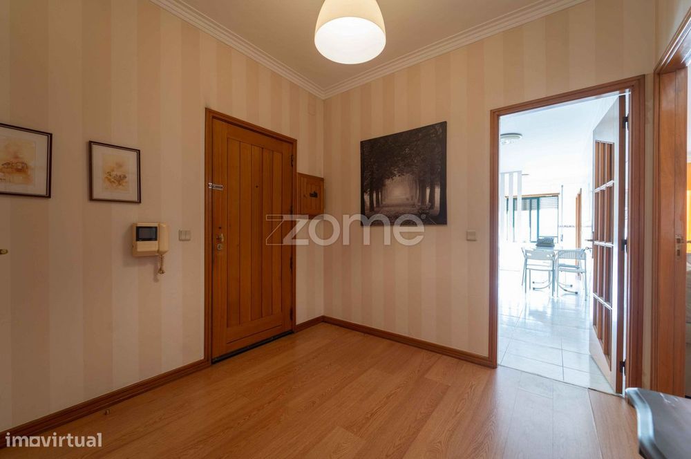 Apartamento T4 Com Garagem Fechada Em São Vitor - Braga