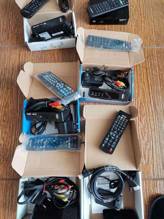 Тюнер Т2 приставка Т2 Ergo UKC Uclan World Vision