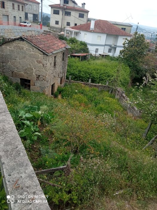Terreno com casa para restauro