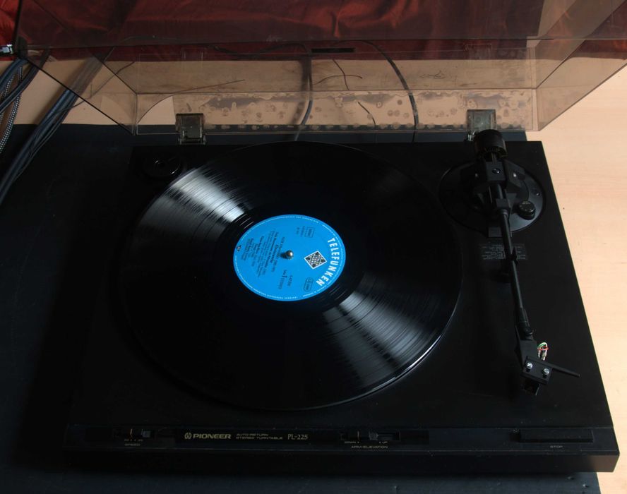 Pioneer PL 225 - Auto Return Stereo Turntable