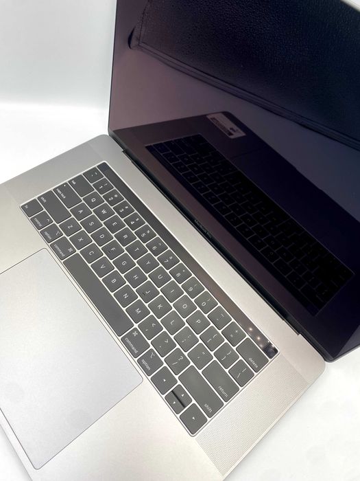 Ноутбук Apple MacBook Pro 15'' i7/16/512 Space Gray (MR942) 2018