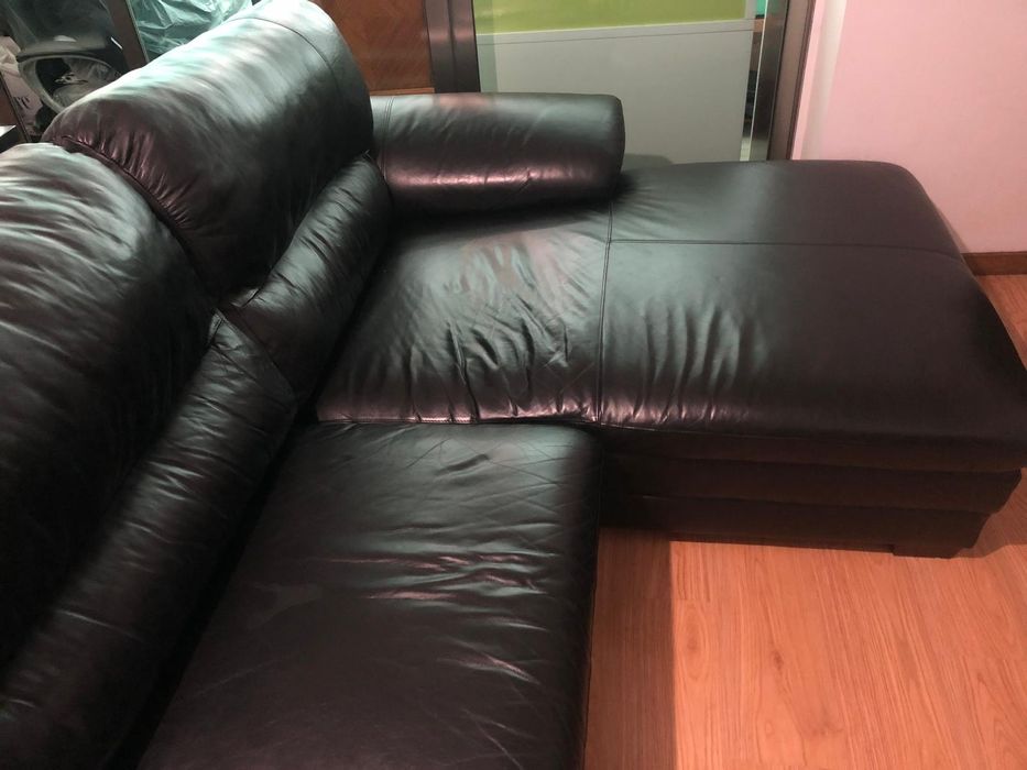 Sofá de pele preto com chaise longue