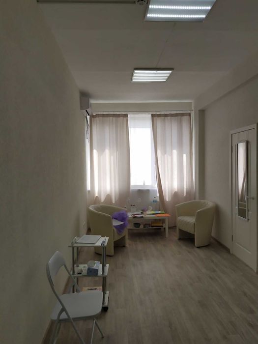 Здам офіс 17 м2, бізнес центр біля метро Лівобережна,вул. Сверстюка 19