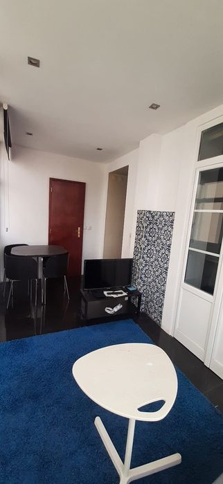 Quarto de CASAL,Janela grande. Metro Alto Moinhos. Lisboa. Caução