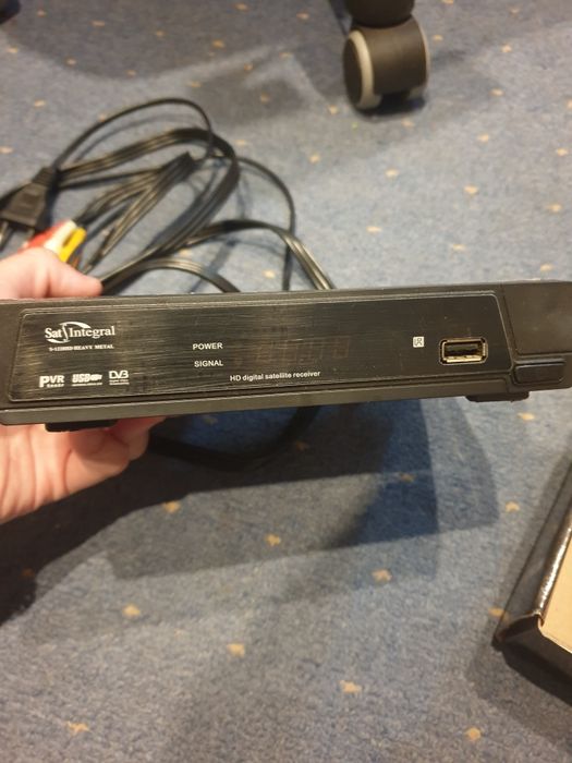 Продам супутниковий тюнер Sat Integral