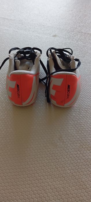 Chuteiras Nike tamanho 33