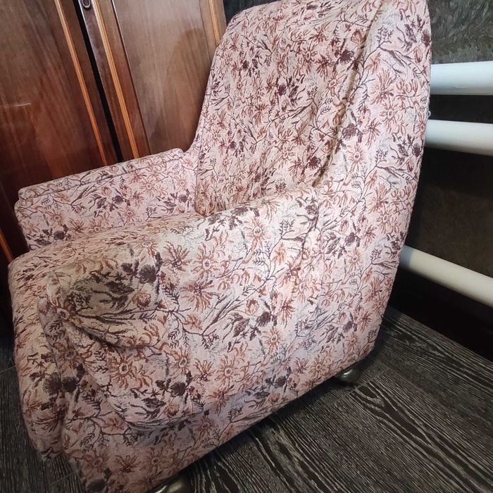 Диван та 2 крісла (вживані)