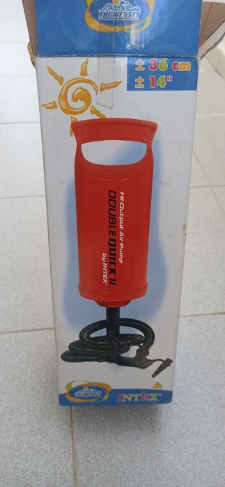 Bomba manual de ar para colchões, campismo, etc marca intex