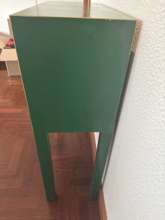 Consola de inspiração oriental