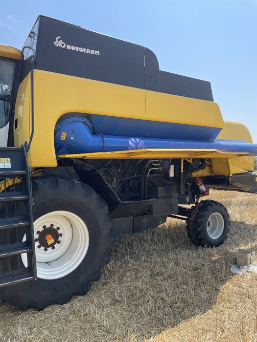 Комбаин NEW HOLLAND CS6090.( зерновая жатка)