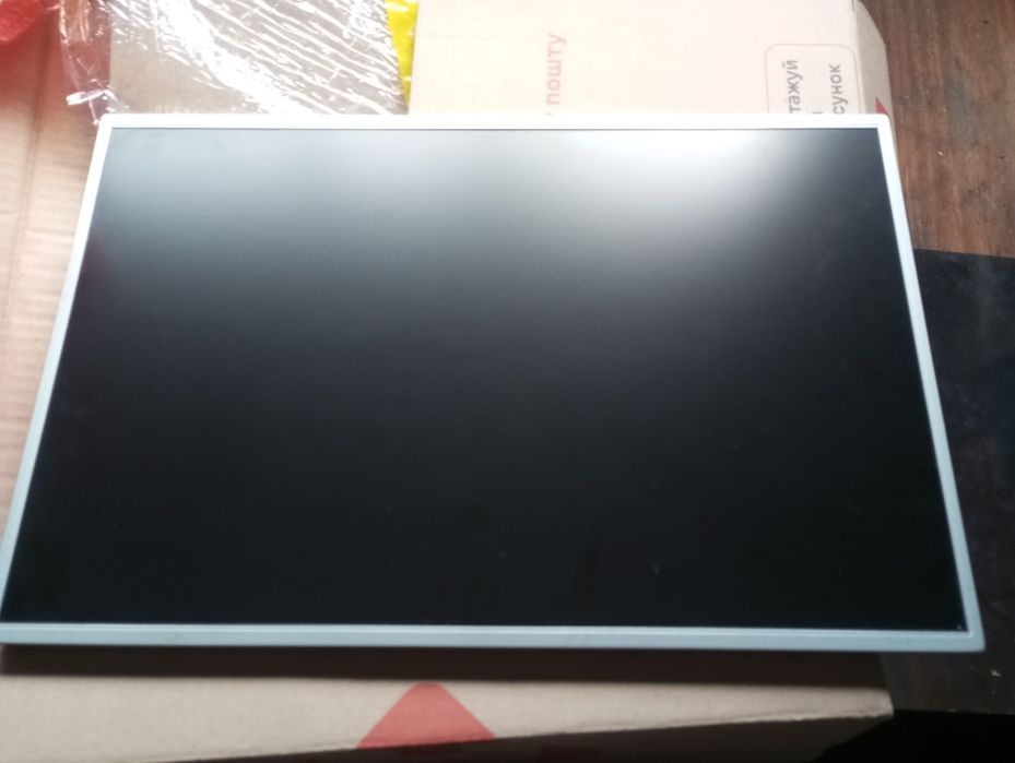 Продам два экрана