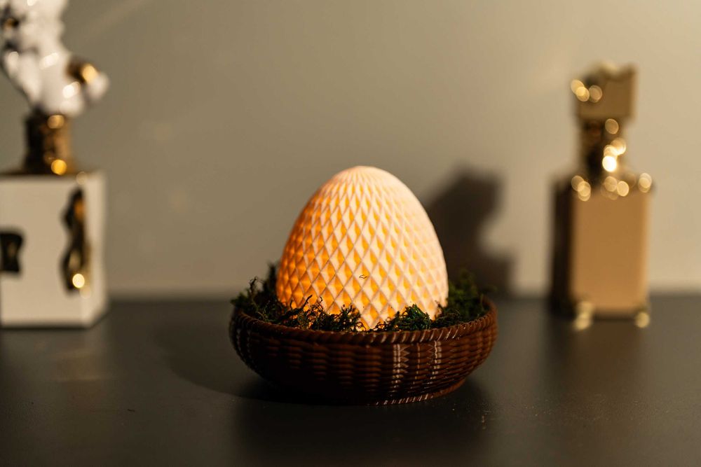 Jajko LED w Plecionym Koszyczku – Nowoczesna Dekoracja Wielkanocna 3D