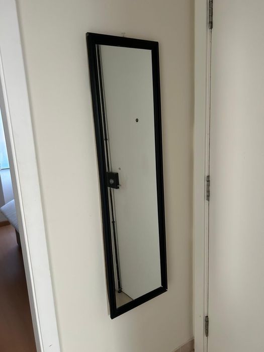 Espelho Preto - Usado