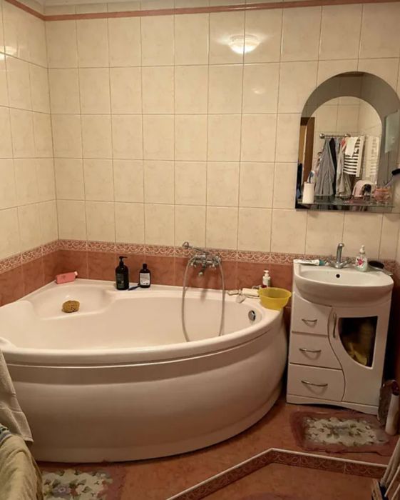 Продаж 3к квартири 116 кв. м на вул. Котляревського