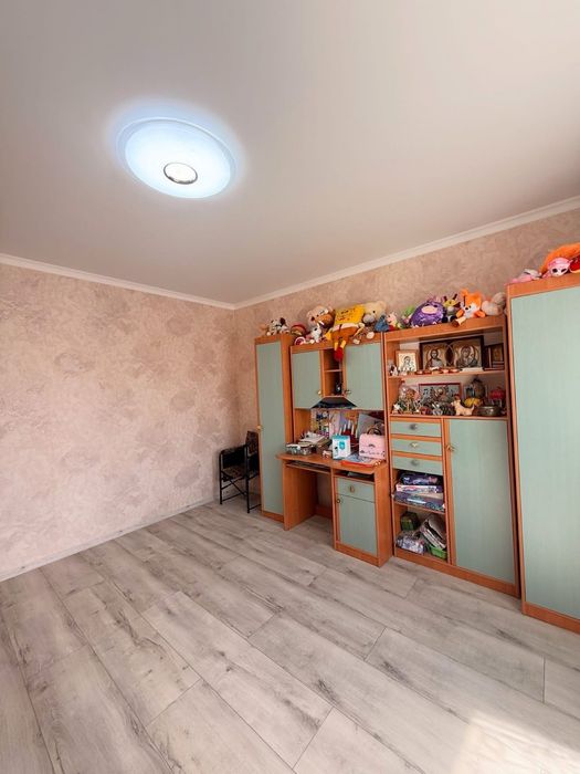 Продам в Монолите  2 комнатную со студией квартиру