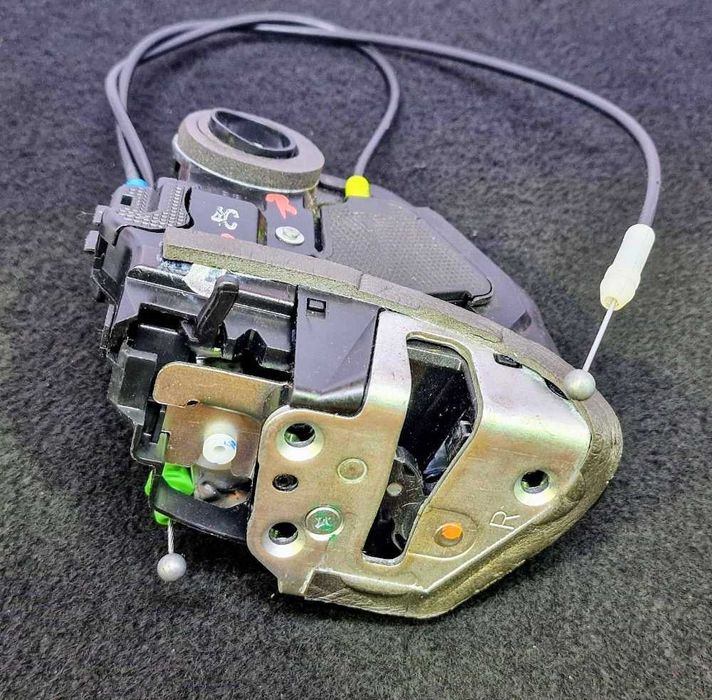 Fechadura / Fecho Porta Trás Direito - TOYOTA YARIS