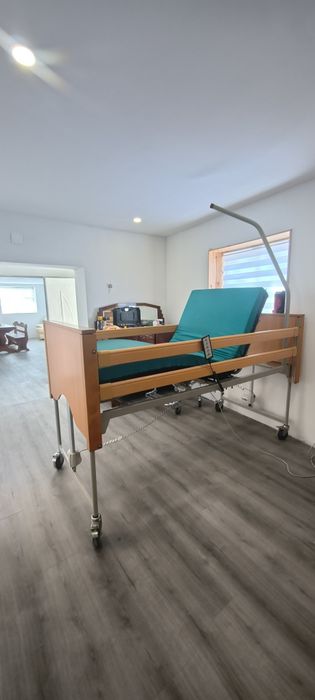 Cama articulada elétrica e elevatória hospitalar