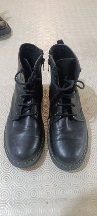 Botas tipo militar de criança