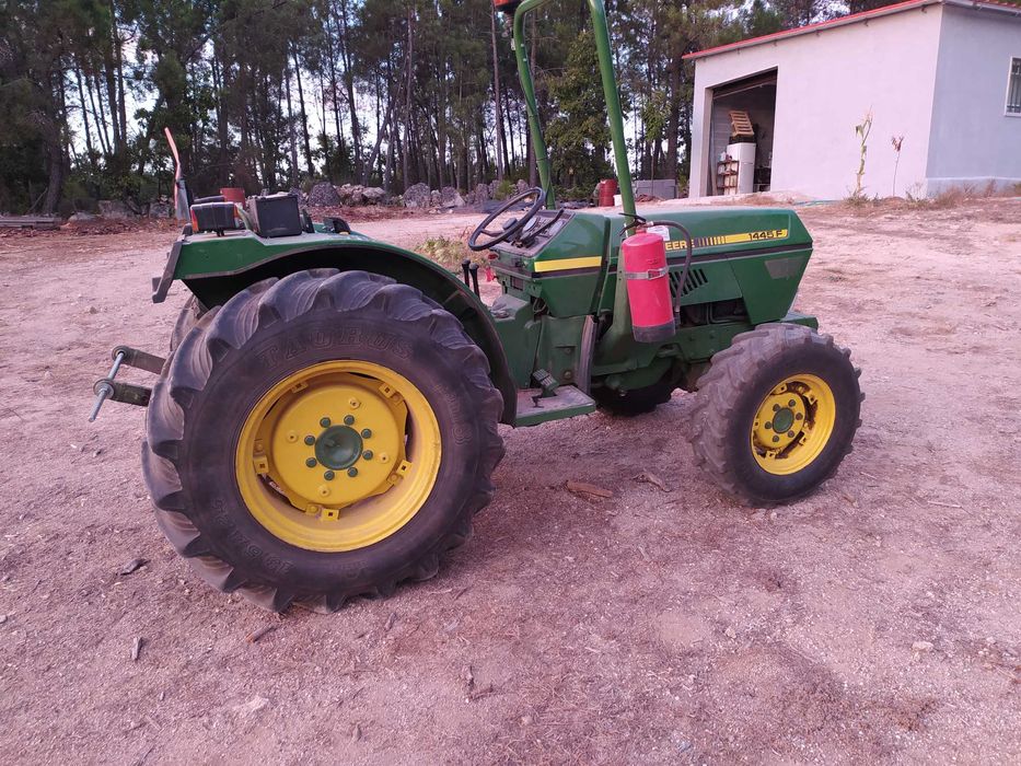 Roçagem e Limpeza de Terrenos com Tractor + Capinadeira - Margem Sul