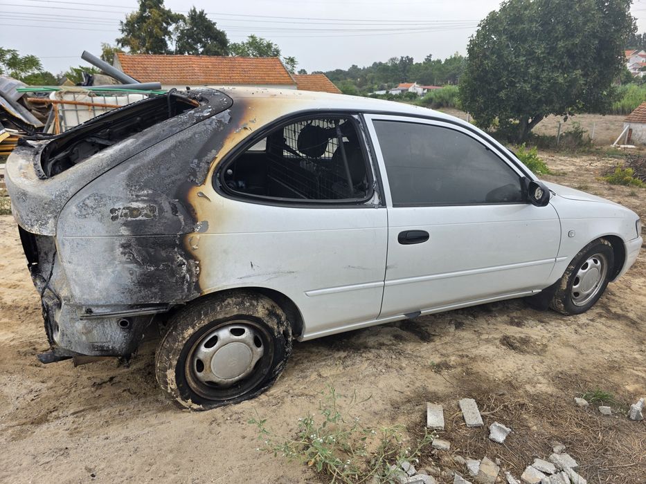 Toyota Corolla Star Van 2.0D 1993 – Incendiada traseira – Mecânica recente