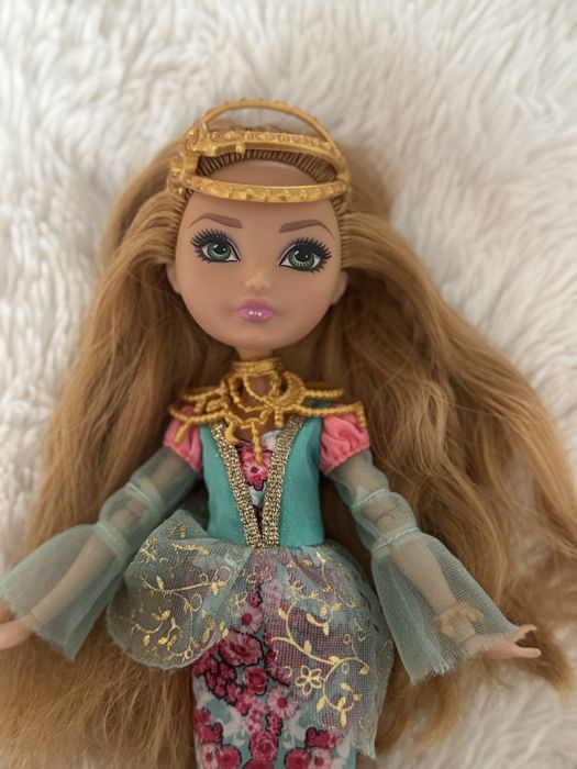 Lalka ever after high z akcesoriami