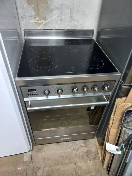 Індукційна индукционная електроплита smeg