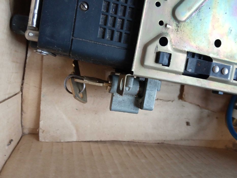 радіоприймач автомобільний "Урал-2" новий , в упаковці