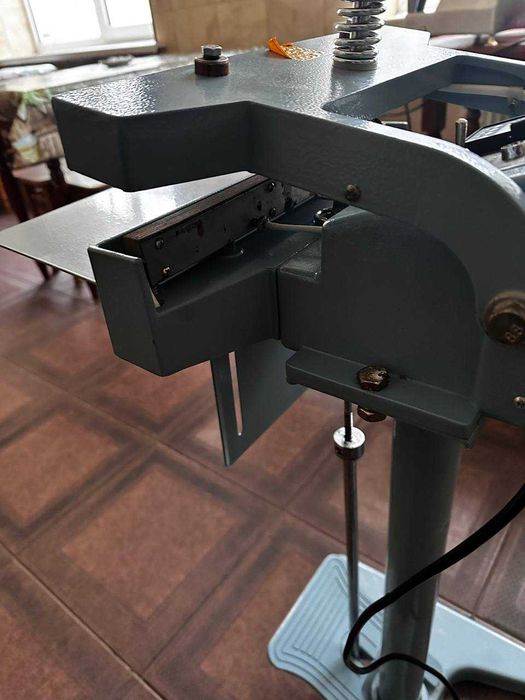 Підлоговий запаювач PFS-300DD (Direct Heat Sealer)