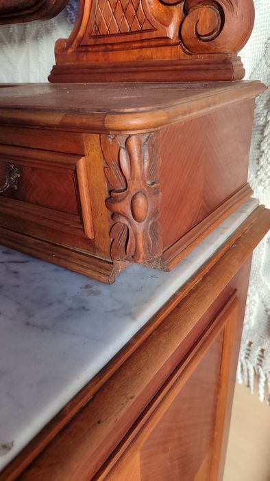 Cómoda antiga romântica com espelho - madeira