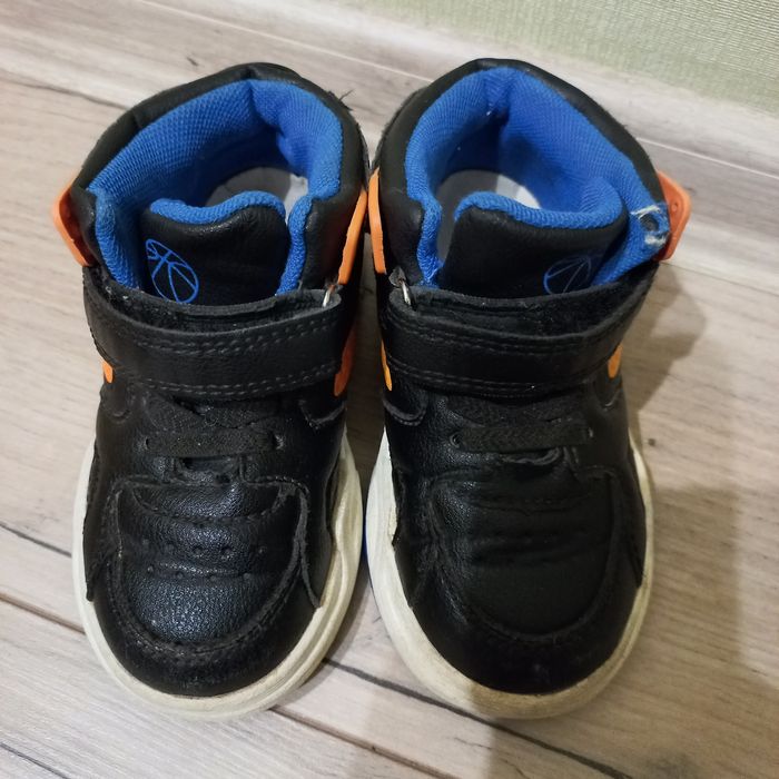 Кожанные кроссовки ддя мальчик 25 размер 16 см