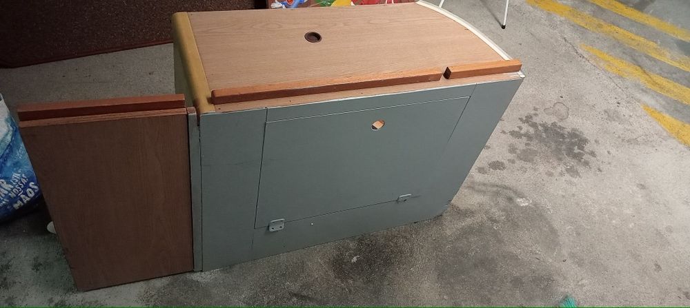 Mesa e cama com alçapões caravana