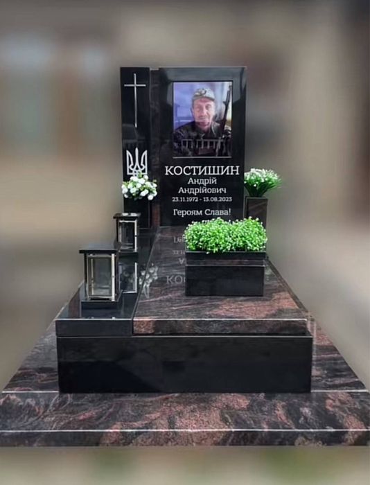 Памятники з монтажем під ключ у м.Обухів