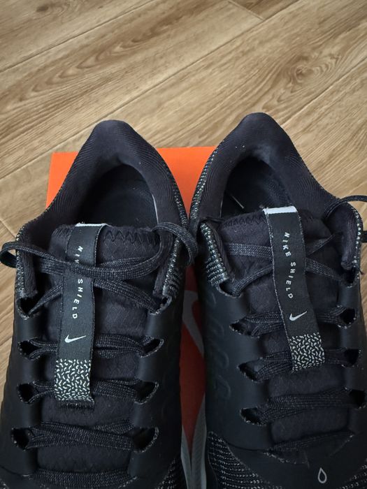 Nike pegasus shield (40.5)