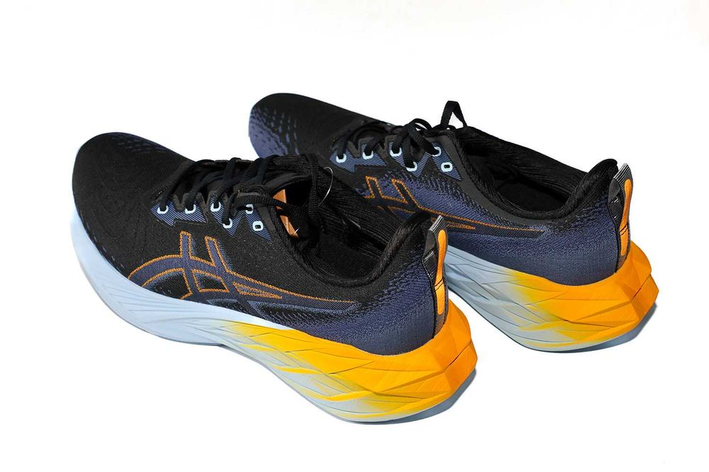 Buty biegowe do biegania Asics Novablast 4 Black/Thunder Blue 44