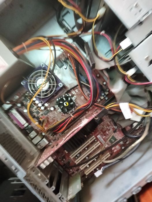 Sprzedam. Zlom. Komputerowy