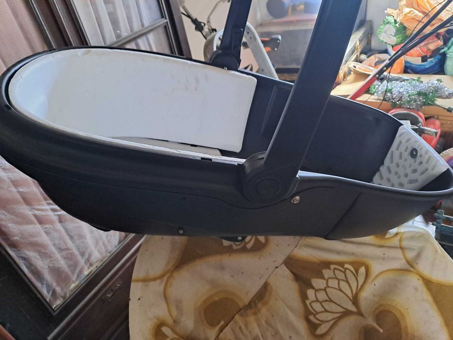 Carrinho chicco, alcofa e cadeira auto com isofix