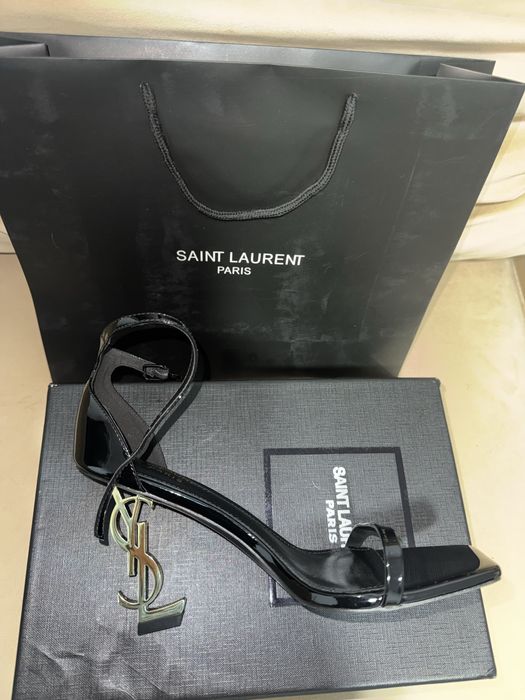 Salto YSL Yes Saint Laurent Paris