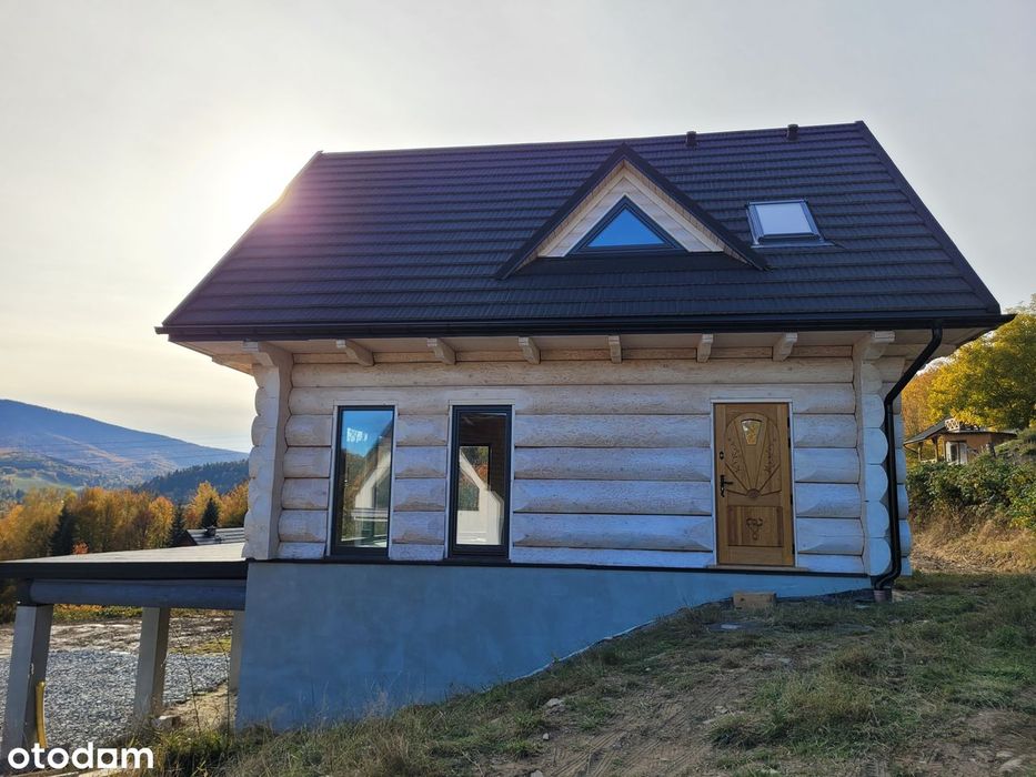 Dom z półbali z widokiem na Babią Górę