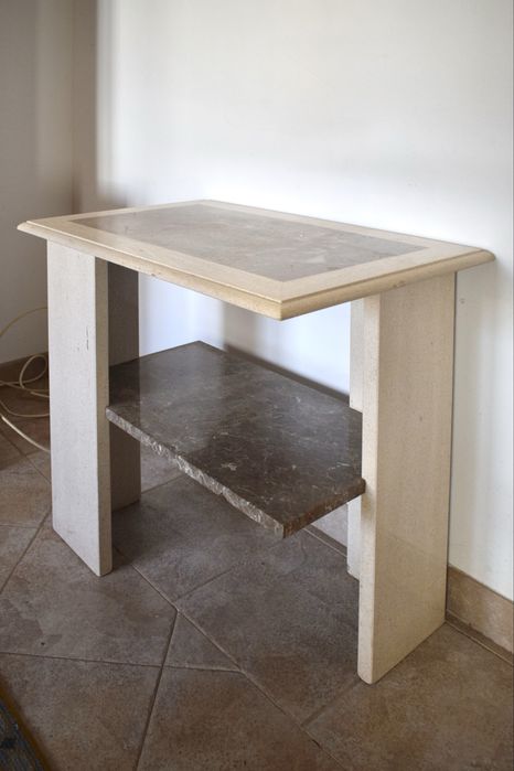 Mesa de apoio em pedra