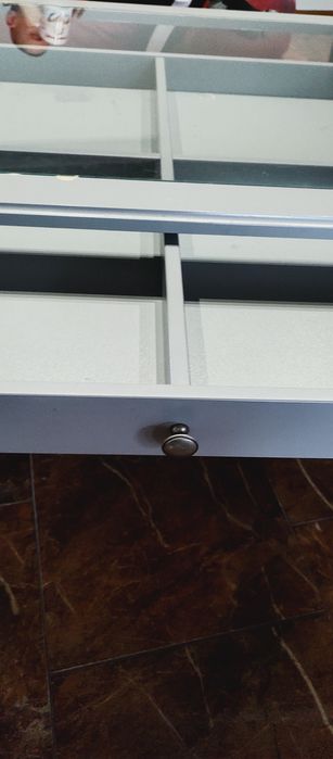 Stolik kawowy szary.