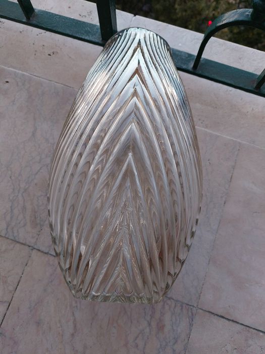 Jarra trabalhada, decorativa ou  para flores. Nova.