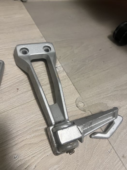 Продам кронштейн водія та пасажира на Lifan kp250