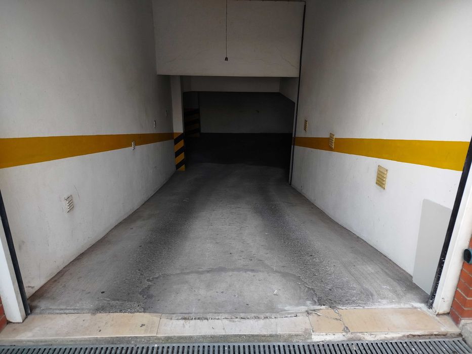 Arrendo garagem para veiculo ligeiro