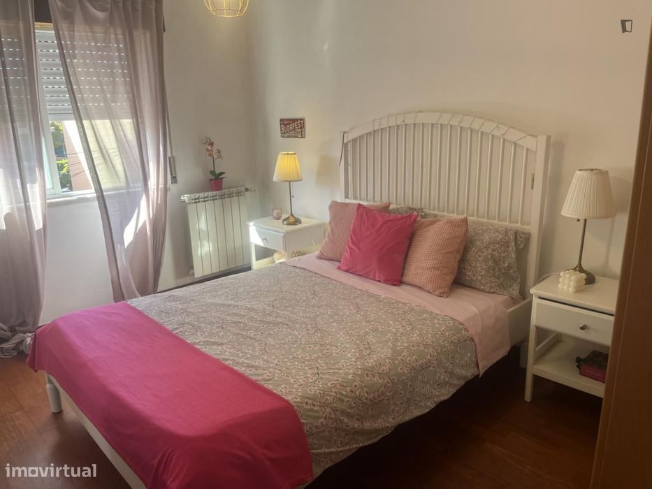 Quarto - localizado em Benfica Lisbon